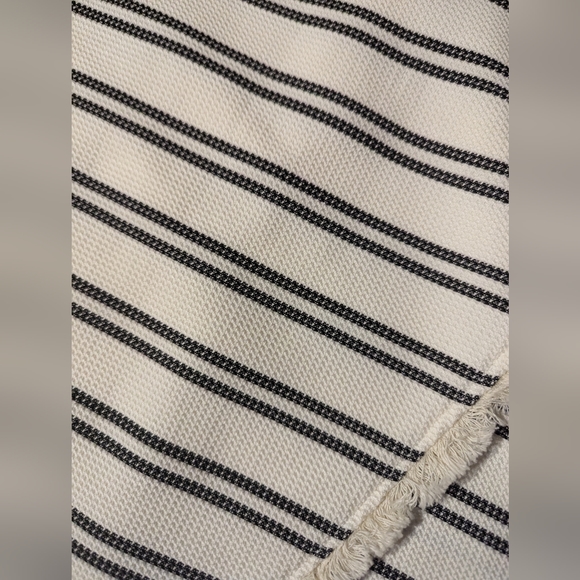 Ivanka Trump White & Black Striped Wrap Mini Skirt w Frayed Hemline Sz 8 Classic - Picture 11 of 14